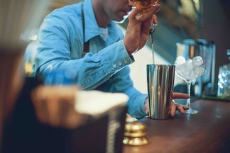 Рецепт от бармена «Штаба»: готовим коктейль «Pacha»