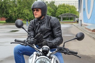 Владимир Яглыч поменял коньки на мотоцикл
