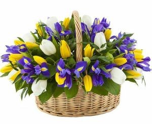 Букетик 66 Корзина цветов с Тюльпанами и Ирисами - фото 1