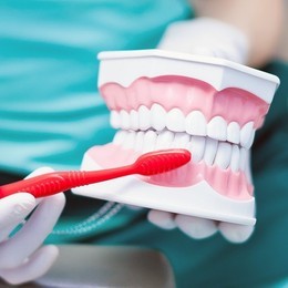 При лечении кариеса 8 зубов и более - гигиена полости рта В ПОДАРОК!