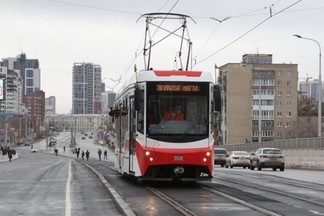 На Макаровском мосту возобновилось движение трамваев