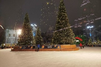 В Екатеринбурге открылся каток на площади 1905 года