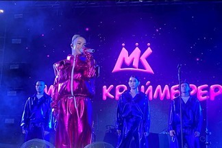 Екатеринбургских школьников поздравили звезды российского шоу-бизнеса