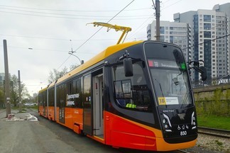 По улицам Екатеринбурга начал курсировать трёхсекционный трамвай