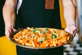 Звездный шеф и тренды европейской кухни: в Гринвиче открылся «зелёный» ресторан «Поляна»