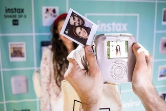 В  баре «Шейк» прошла вечеринка Instax Square Perfection – ярко, дерзко, квадратно