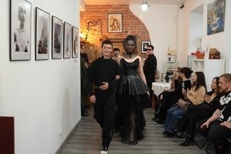 В галерее Екатеринбурга представили проект, объединивший моду и фотографию