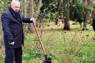 В Дендропарке на 8 Марта появилось именное дерево лидера легендарной рок-группы