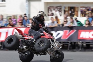 Екатеринбург стал спортивной площадкой: в центре города проходят зрелищные мероприятия