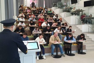 Около четырёх тысяч свердловчан приняли участие в «Тотальном диктанте»