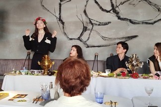 Команда театра «ЦСД» устроила театральный ужин по мотивам спектакля «Три сестры»