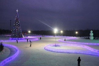 Уже на следующей неделе жители и гости города смогут посетить новогодний парк развлечений с огромным катком и батутами