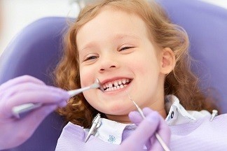Зачем лечить молочные зубы?
