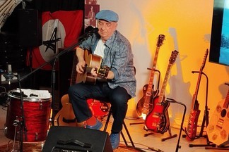 Лидер группы «Чайф» открыл серию квартирников в Музее Андеграунда