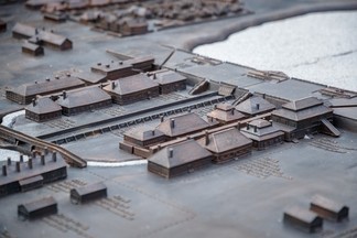 В Историческом сквере установили бронзовый макет Екатеринбургского завода-крепости
