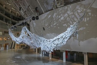 В Ельцин Центре появилась инсталляция в виде огромного снежного облака