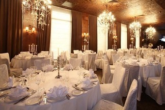 Обзор банкетных залов для свадьбы: 12 красивых мест для торжества на 40 человек