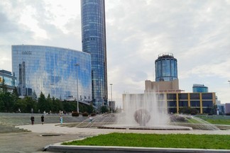 На Октябрьской площади появится развлекательная площадка