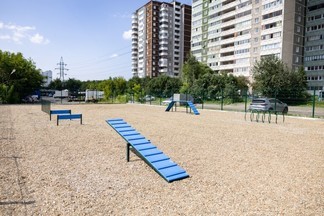 В Железнодорожном районе открылась большая площадка для выгула собак
