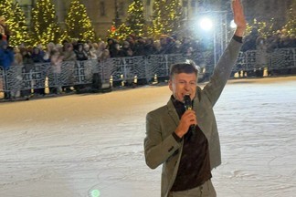 Звёзды фигурного катания выступили на главном катке Екатеринбурга