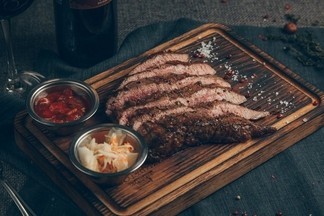 Все фотогеничные стейки попадают в «Угли»: обзор мясного ресторана