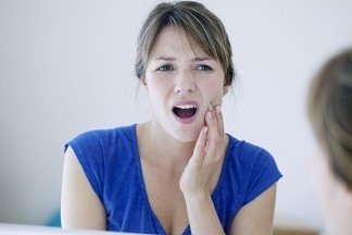Почему так больно удалять зуб в период обострения?
