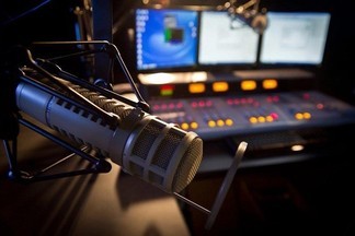 «На радио берут работать только «своих»: ведущие Радио Рекорд Екатеринбург рассказали о своей работе