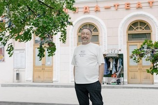 В Екатеринбурге выпустили футболки в поддержку фестиваля «Коляда Plays»