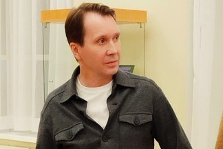 Актёр Евгений Миронов представил «Гамлета» на сцене Свердловской филармонии