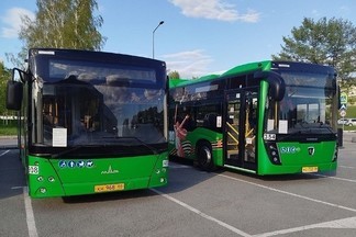 В Екатеринбург привезли новые низкопольные автобусы