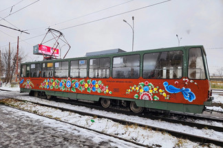 Художники разрисовали ещё один трамвай