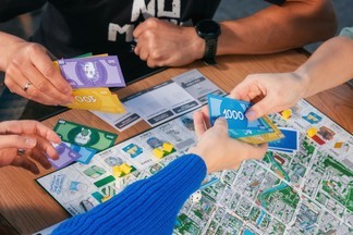 Купить гостиницу «Исеть» или ТЮЗ: в Екатеринбурге создали собственную версию игры «Монополия»
