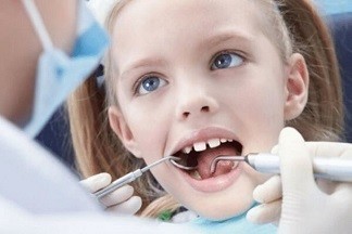 Вижу щель между зубами — бегу к ортодонту?