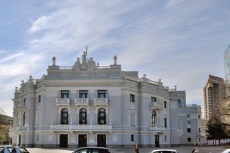 Вовка в «3-ДЭ» и Гамлет в фойе: что посмотреть в театрах?