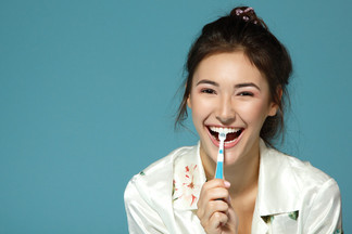 Что дает профессиональная чистка зубов? Комментарий эксперта стоматологии «Рузана»