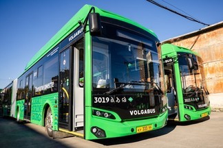 15 новых автобусов особо большого класса начали курсировать по улицам Екатеринбурга
