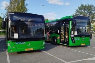 В столицу Урала привезли 15 новых «автобусов-гармошек»