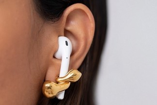 Лондонский дизайнер выпустила серьги для AirPods