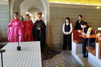 Кафе в центре Екатеринбурга превратилось в модный подиум