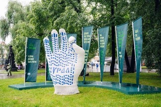 Трёхметровая «Уральская перчатка» появится в Историческом сквере на День строителя