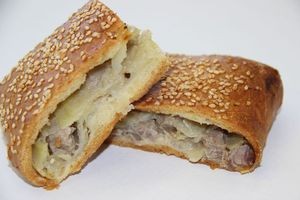 Масленица Пирог дрожжевой с мясом и картофелем - фото 1