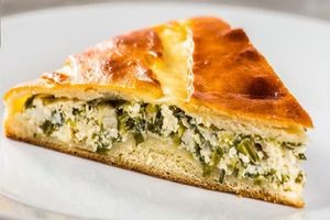 Смаковани Пирог с зеленью и сыром сулугуни - фото 1