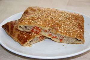 Масленица Пирог слоеный с мясом и болгарским перцем - фото 1