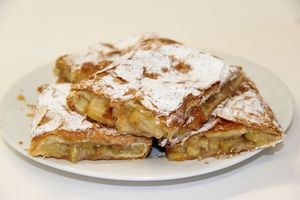 Масленица Пирог слоеный с яблоками - фото 1