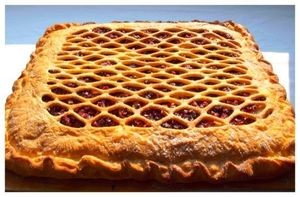 Лайм Пирог с брусникой и вишней из слоеного теста - фото 1